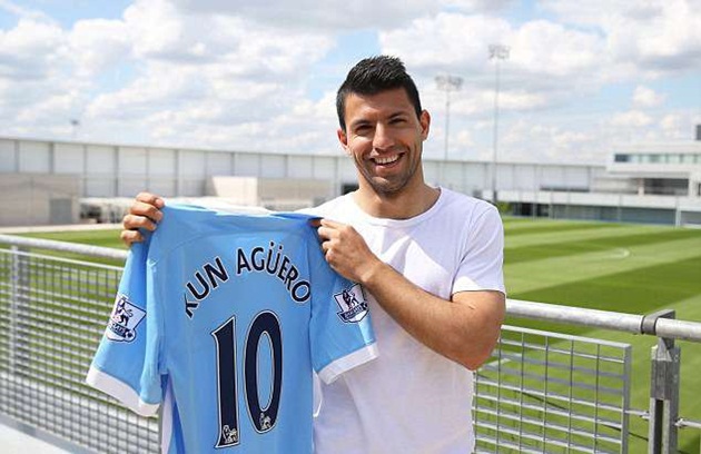 Aguero hiện hình trên tay fan cuồng - Sao thể thao - Việt Giải Trí