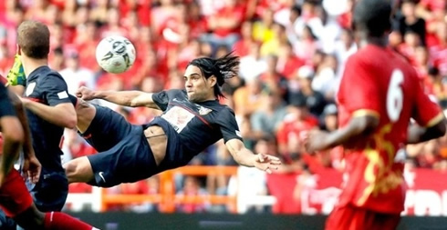Ảnh bài viết Siêu phẩm xe đạp chổng ngược của Radamel Falcao