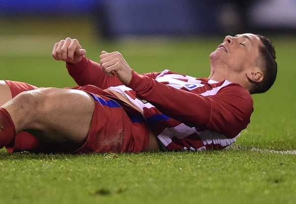 Bản tin BongDa ngày 3-3 | Torres suýt mất mạng, Atletico suýt mất điểm