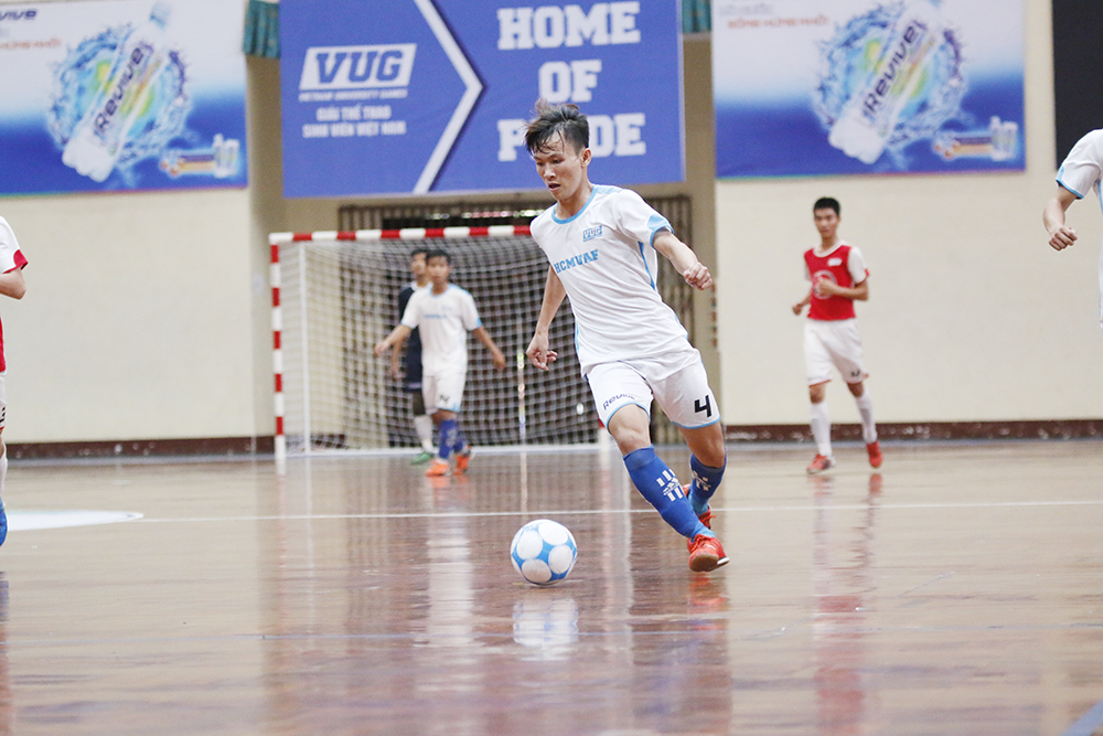 Ảnh bài viết Futsal VUG 2017: “Nóng hừng hực” ngay từ vòng bảng