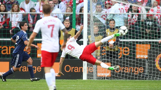 Ảnh bài viết Góc siêu phẩm: Pha ngã người đắt giá của Lewandowski trước Andorra