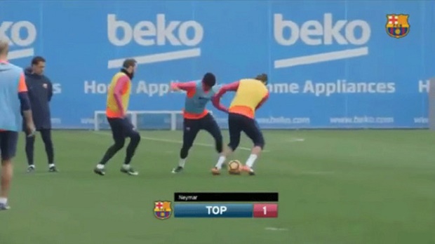 Neymar troll Pique với pha 'xâu kim'