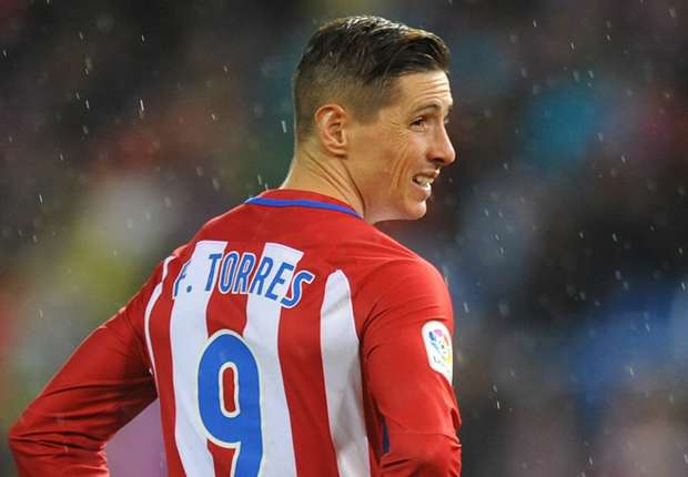 Torres xém gãy cổ, Simeone không khỏi "sốc"