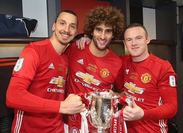 Trôi dạt sang Trung Quốc, Fellaini vẫn bị hắt hủi