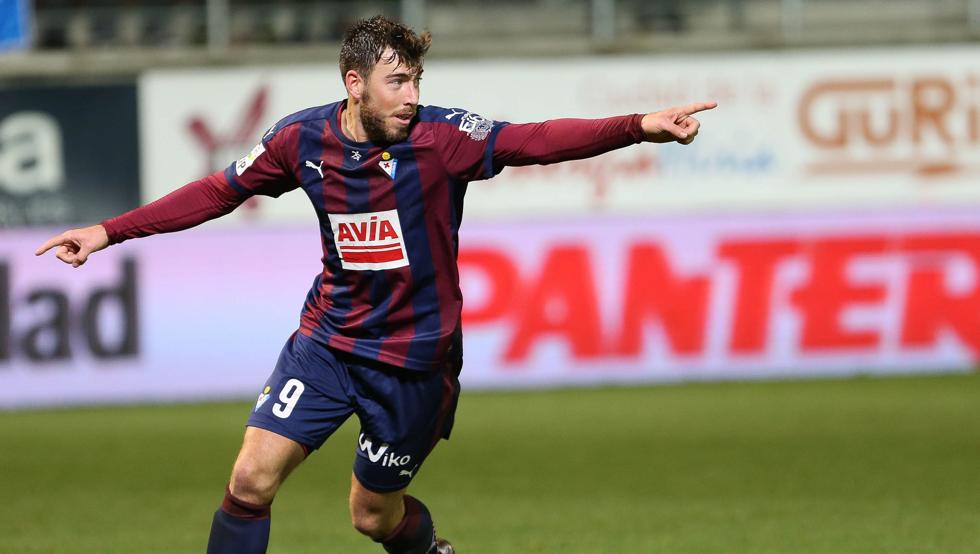 Sergi Enrich - Mục tiêu lạ lẫm của Barcelona