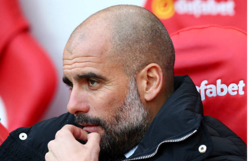 Chùm ảnh: Guardiola đầy căng thẳng khi đặt chân tới sân Ánh Sáng