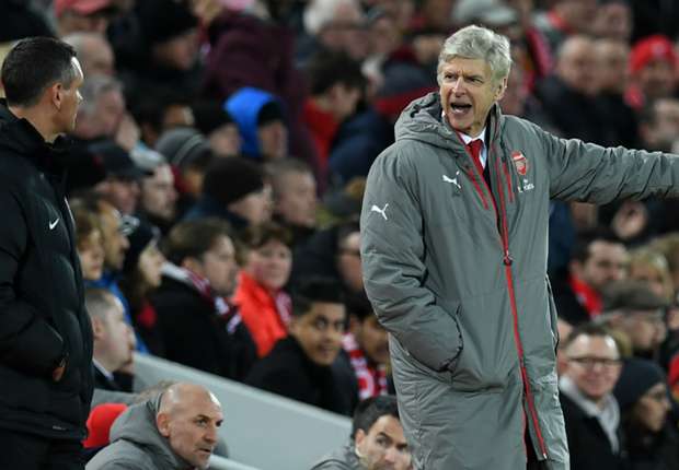 Ảnh bài viết Tuyệt vọng, Wenger trút giận lên đầu trọng tài chính