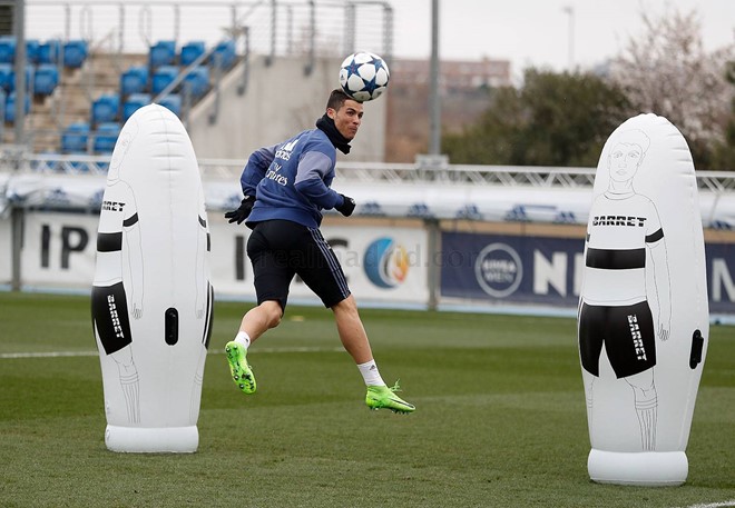 Ảnh bài viết Chùm ảnh: Ronaldo phấn khích khi trở lại tập luyện cùng Real