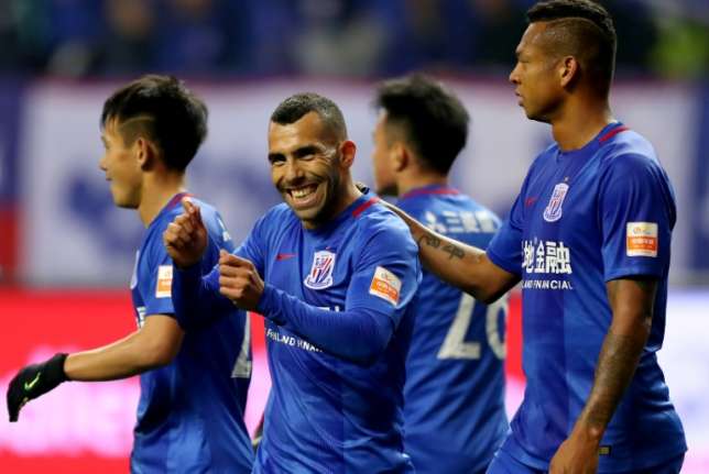 Xem Carlos Tevez và đồng đội đè bẹp đối thủ