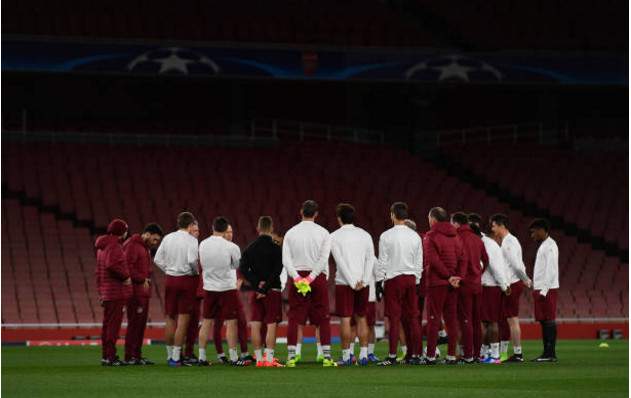 Ảnh bài viết Chùm ảnh: Vé đã trong tay, nhưng Bayern vẫn 'lo sợ' khi đặt chân tới Emirates