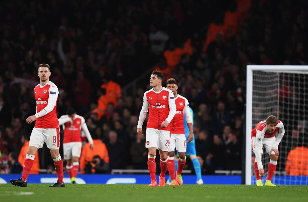 Arsenal thua, cả Ngoại hạng Anh xấu hổ