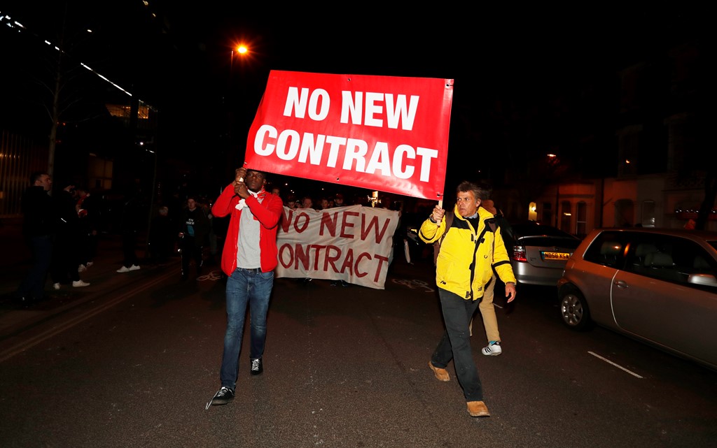 Ảnh bài viết Cổ động viên Arsenal biểu tình đòi HLV Wenger ra đi