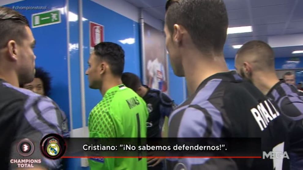Để Napoli ghi bàn, Ronaldo nổi điên với các đồng đội trong đường hầm