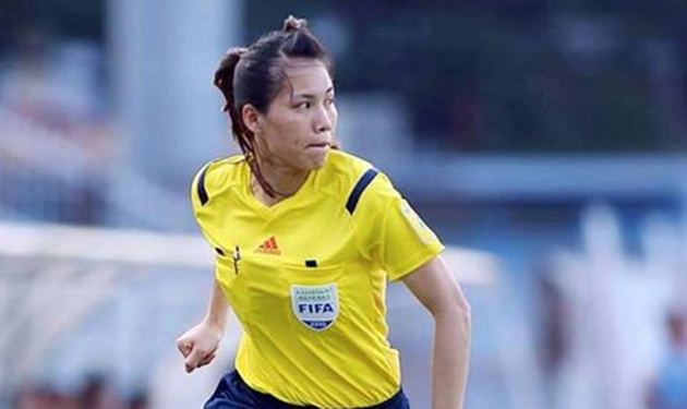 Nữ trọng tài FIFA và mong ước giản dị ngày 8/3