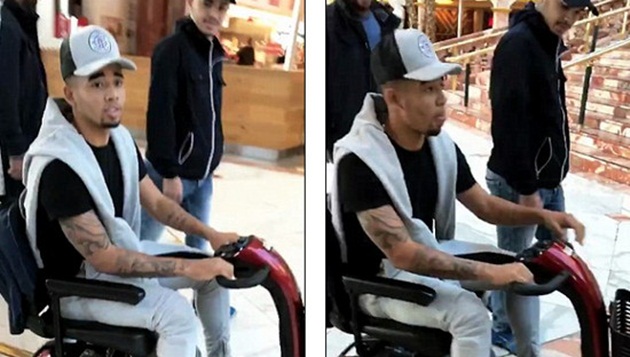 Bắt gặp Gabriel Jesus lái xe lăn chạy vòng quanh trung tâm thương mại