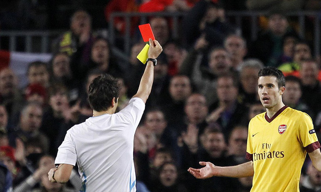Bị mang danh UEFAlona, UEFA khốn đốn