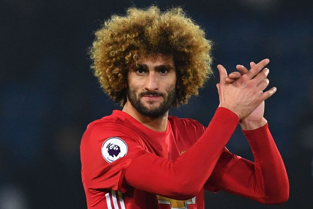 Bị tố chơi xấu, Fellaini đáp trả Carragher đầy mỉa mai