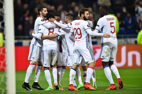 Ảnh bài viết Chùm ảnh: Lyon đánh bại Roma trong trận cầu mưa bàn thắng