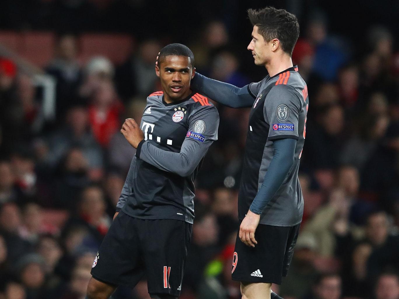 Ảnh bài viết Đòi tăng lương, Douglas Costa bị chủ tịch 'mắng'