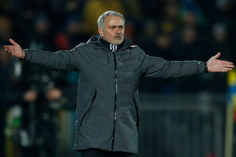 Mourinho ra lời hứa, CĐV Man Utd hả dạ