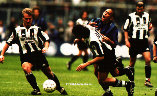 Ảnh bài viết Ronaldo 'béo' đọ tài Zidane mùa 1997/98