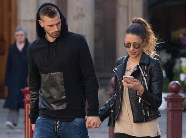 Schneiderlin trở lại Manchester chuẩn bị cho lễ cưới