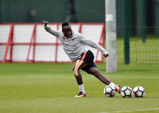 Ảnh bài viết Chùm ảnh: Quyết hạ Burnley, sao Liverpool chăm chỉ luyện Rabona 