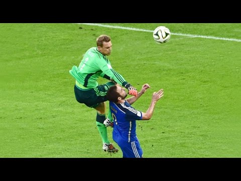 Ảnh bài viết Top 10 pha vào bóng ghê rợn của thủ môn