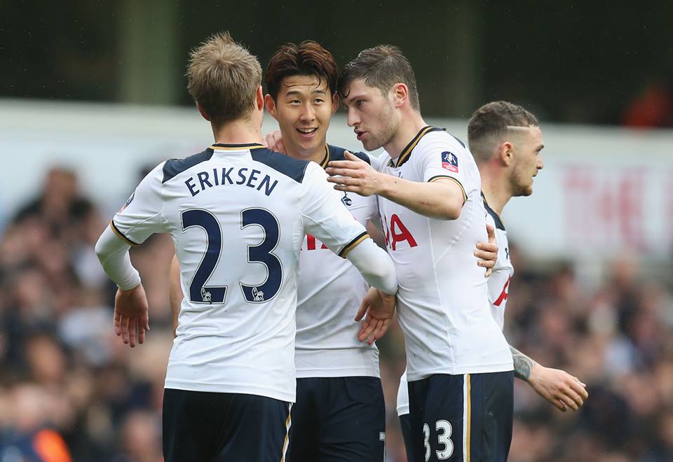 Kane chấn thương ngay phút thứ 9, Tottenham vẫn "chơi tennis" trên sân nhà