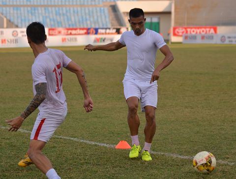 Ảnh bài viết Tuyển thủ Đình Luật lên tiếng sau pha ăn mừng "như phát điên"