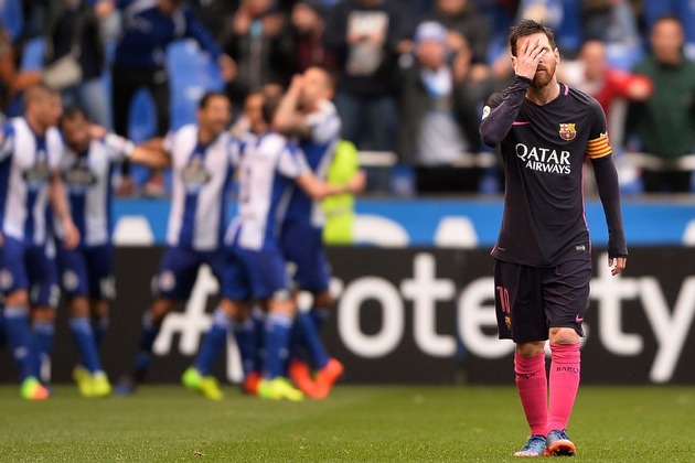 Bản tin BongDa ngày 13-03 | Barca hụt hơi sau cú lội ngược dòng kinh điển