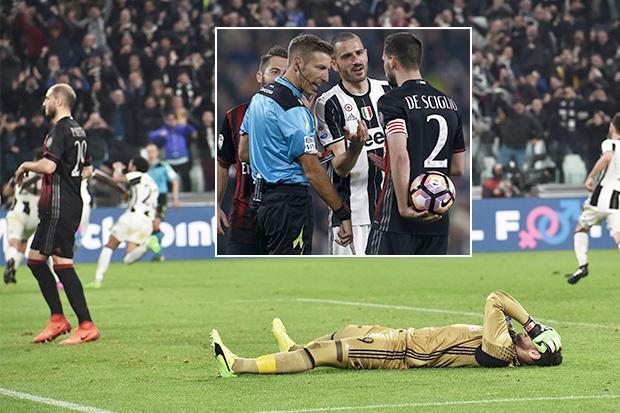 Cầu thủ AC Milan đập phá phòng thay đồ của Juventus