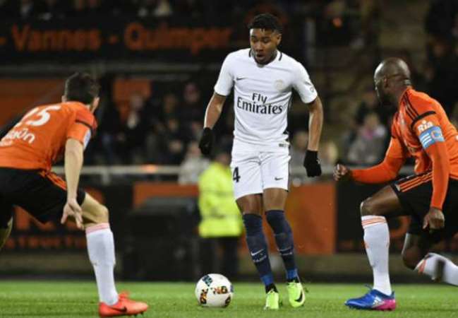 PSG nhọc nhằn đánh bại Lorient sau 'cơn ác mộng Barca'