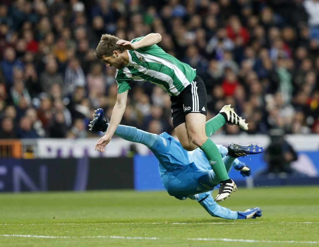 TRANH CÃI: Trọng tài lại thiên vị Real Madrid?