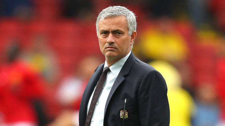 Với "phiên bản lỗi" của Ibra, Man United sẽ chơi bài tẩy trước Chelsea