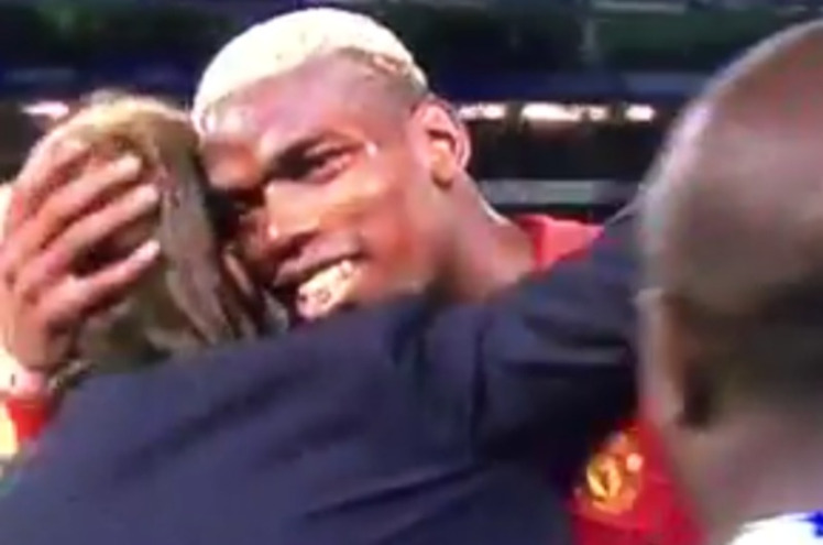 CĐV phẫn nộ vì Pogba thân mật với Conte sau trận thua