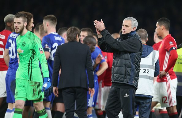 Ảnh bài viết Xem Mourinho đáp trả CĐV Chelsea