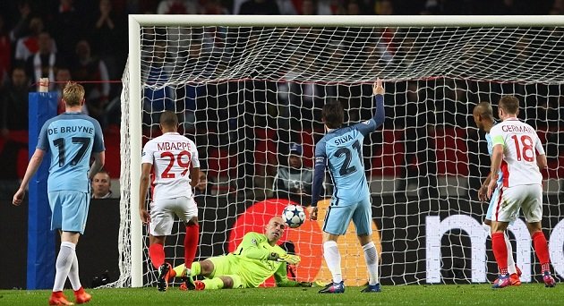 Hàng thủ của Man City bị chê thậm tệ sau thất bại trước Monaco