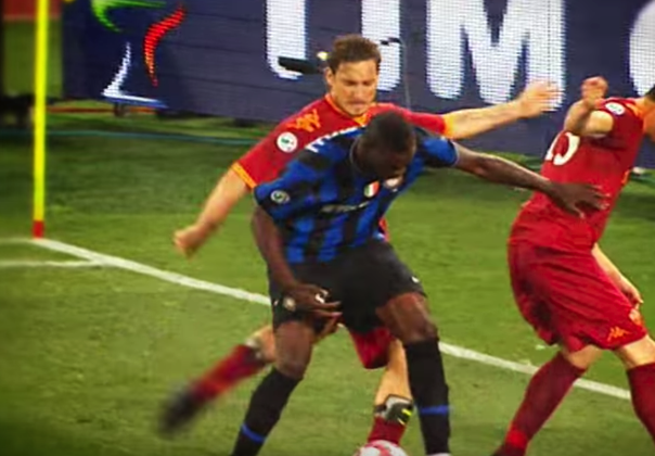 Ảnh bài viết Khoảnh khắc Francesco Totti "xử đẹp" Mario Balotelli