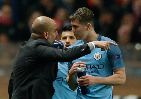 Stones có đáng bị CĐV Man City “ném đá” trên Twitter?