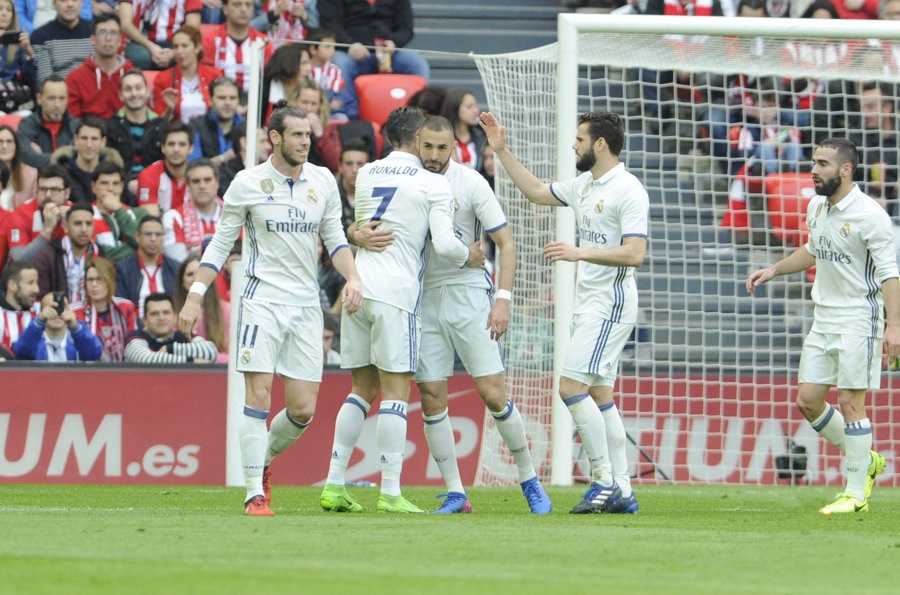 Chật vật chiến thắng, Real gây áp lực lớn lên Barca