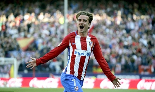 Hạ đẹp Sevilla bằng bóng chết, Atletico an toàn trong Top 4