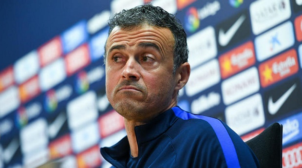Luis Enrique trêu chọc phóng viên ngủ gật
