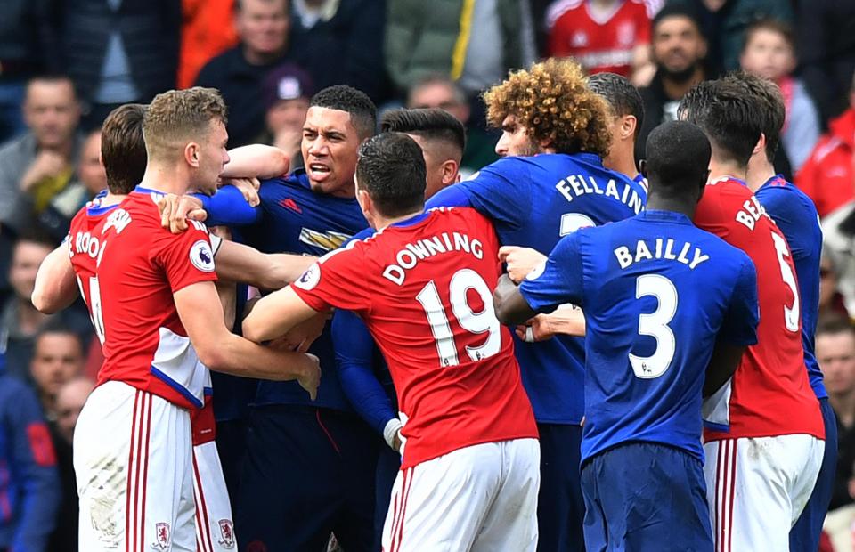 Ảnh bài viết Màn xô xát giữa cầu thủ Man Utd vs Middlesbrough