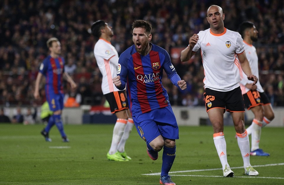 Messi lập cú đúp, Bầy dơi tan tác trước Barca