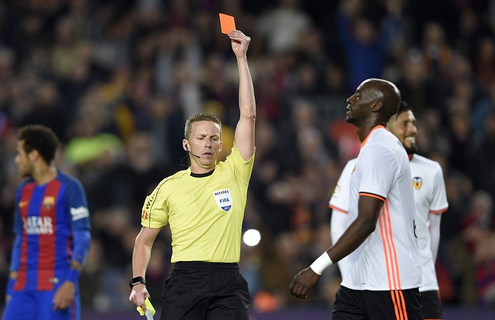 Ảnh bài viết Valencia bị đuổi người, sụp đổ hoàn toàn trước Barca