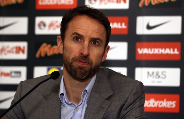 Ảnh bài viết Sốc: HLV Southgate mời họp riêng 10 người, 9 người không tới