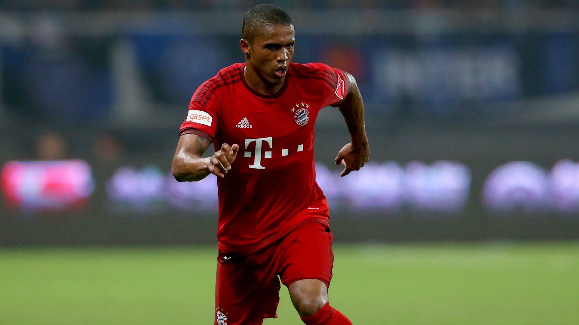 Ảnh bài viết Douglas Costa đá ra sao mùa này?