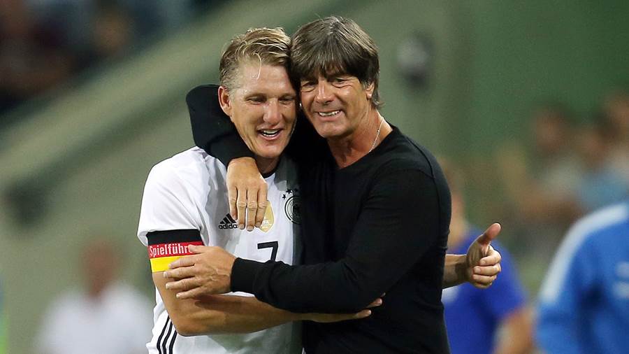Ảnh bài viết Loew trách Mourinho sau quyết định rời M.U của Schweinsteiger