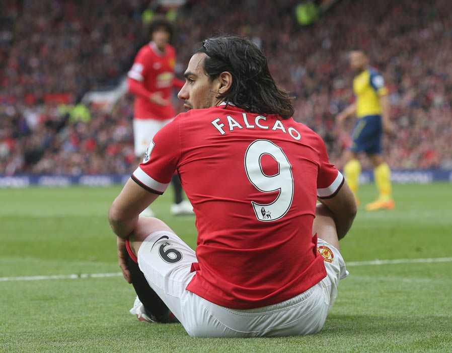 Những ngôi sao nổi danh nhưng 'tắt điện' ở Ngoại hạng Anh: Vô hình như Falcao